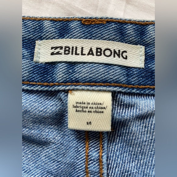BILLABONG🌊Jeans w/ frayed bottoms - Picture 6 of 7